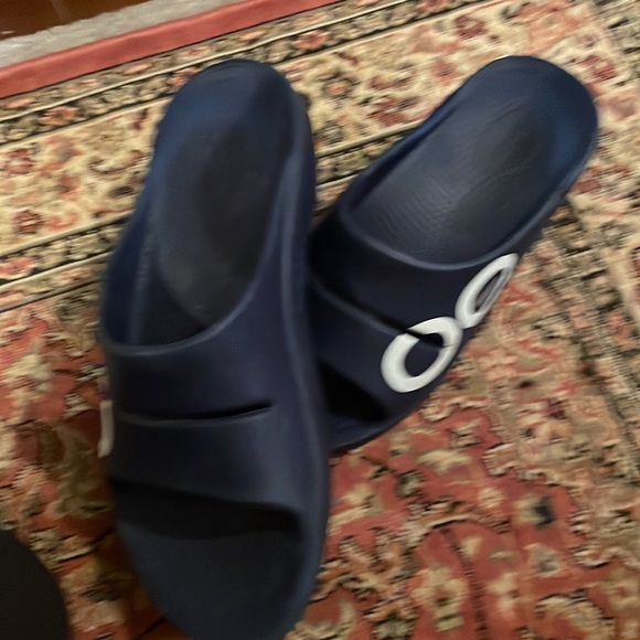 OOFOS unisex navy blue slides sandals - Picture 1 of 9